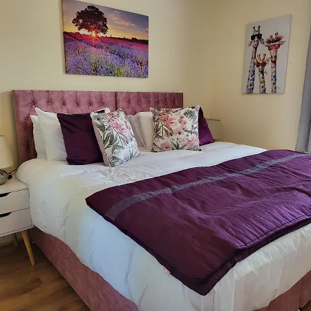 Apartment Sensational Apartments- Ferry Road *