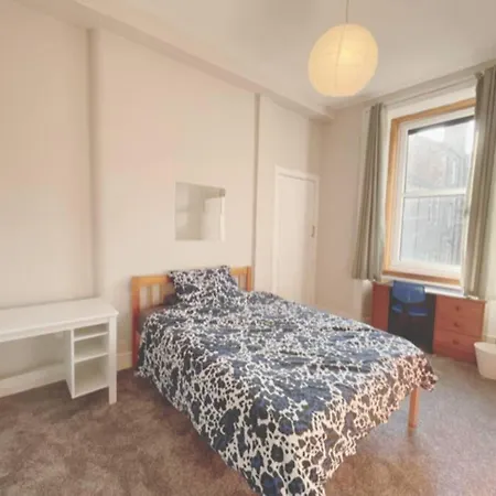 Centre Two Bed Flat Apartament