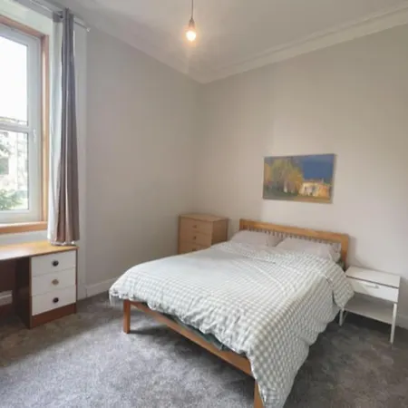 Centre Two Bed Flat *