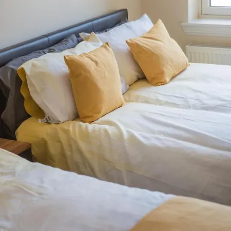 Stylish Modern Newly Built 15 Min From Centre * Edinburgh