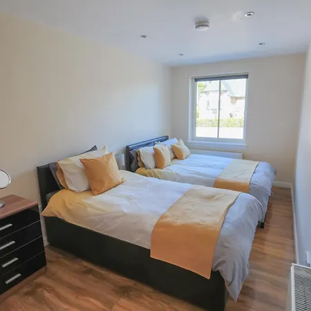 Stylish Modern Newly Built 15 Min From Centre *