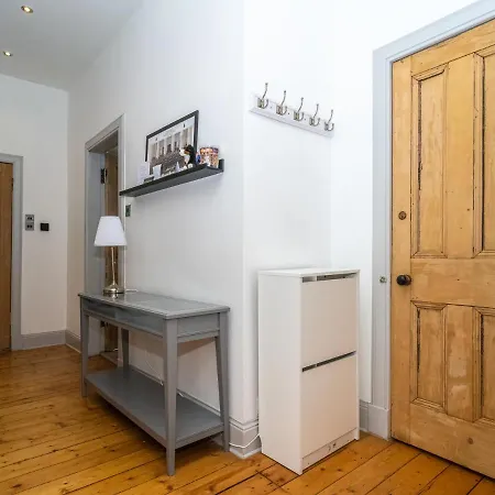 Pass The Keys Luxury Top Floor 2 Bedroom * Edimburgo