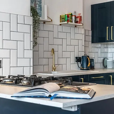 Pass The Keys Luxury Top Floor 2 Bedroom *