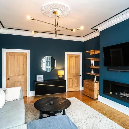 Pass The Keys Luxury Top Floor 2 Bedroom *