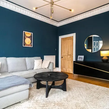 Pass The Keys Luxury Top Floor 2 Bedroom