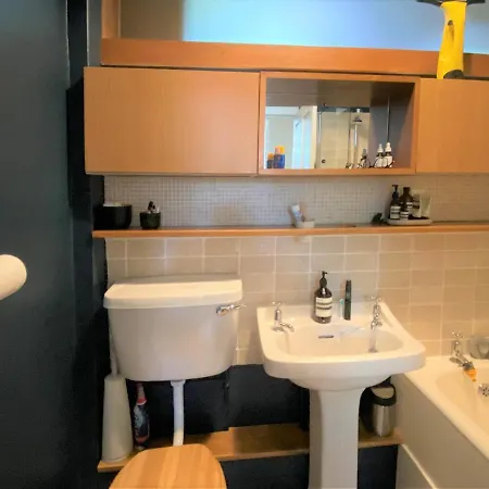Peaceful 1-bedroom Retreat דירה אדינבורו