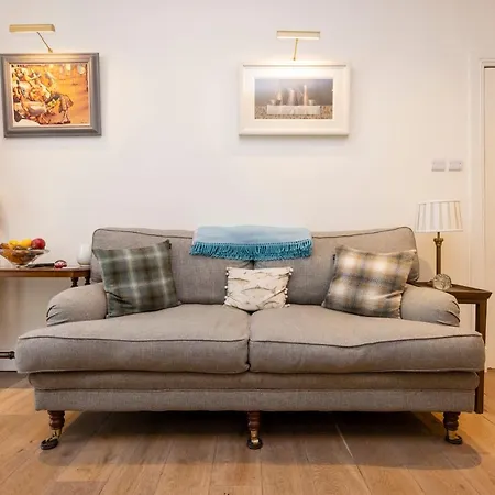 Elegant 3-bedroom In Centre Appartamento Edimburgo
