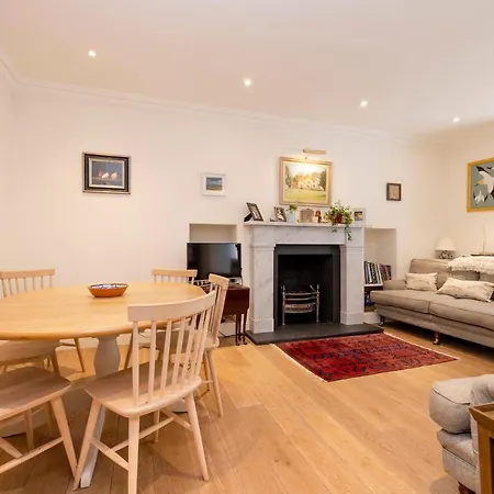 Elegant 3-bedroom In Centre *