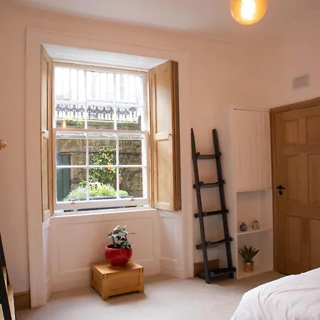 Elegant & Sunny 2bd Basement Stay, Edinburgh! Appartement Édimbourg
