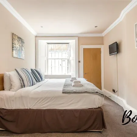 Montmartre - New Town 3br-3ba Main Door - By Bonjour Residences * Edinburgh