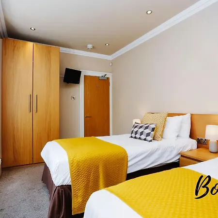 Montmartre - New Town 3br-3ba Main Door - By Bonjour Residences Edinburgh