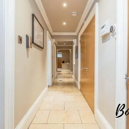 Montmartre - New Town 3br-3ba Main Door - By Bonjour Residences * Edinburgh