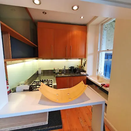 Peaceful 1-bedroom Retreat אדינבורו