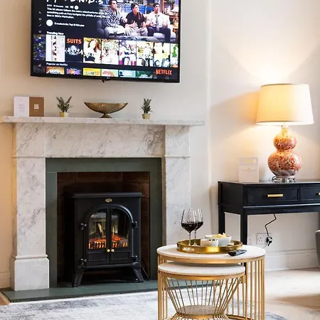 Righ - Luxurious Centre Three Bedroom Lejlighed *