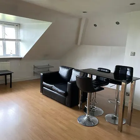 1 Bed Flat At Drum Street Apartment *