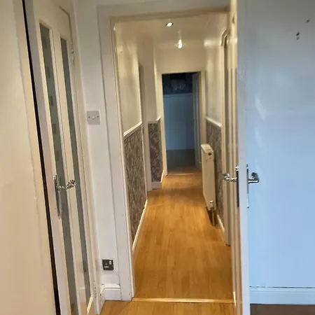 1 Bed Flat At Drum Street Edinburgh