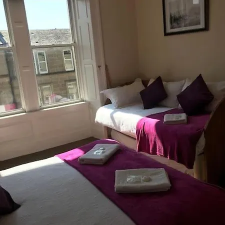 Apartment 3 Bedrooms For Upto 6 *