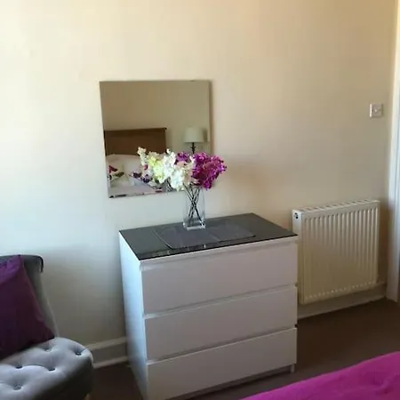 Apartment 3 Bedrooms For Upto 6