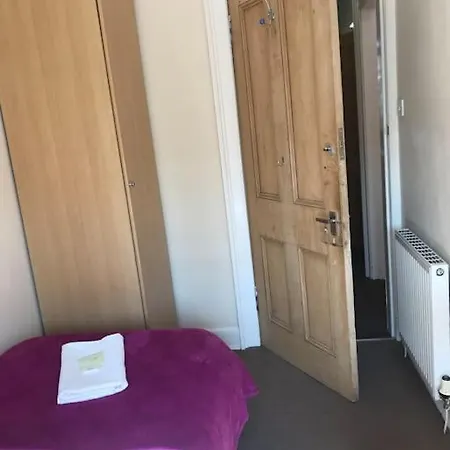 Apartment 3 Bedrooms For Upto 6