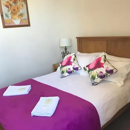 Apartment 3 Bedrooms For Upto 6 *