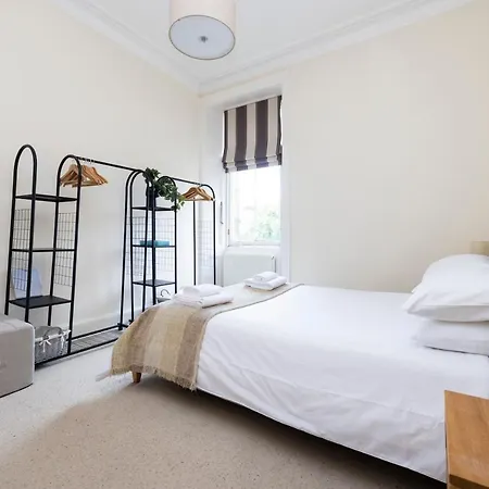 Apartment Tasteful 1-bedroom Near Meadows *