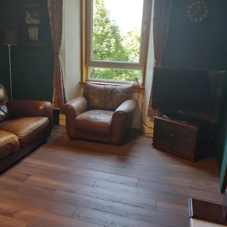 Entire 2 Bedroom Flat Near Centre 4-6 Pp 아파트