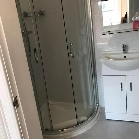 Apartment 3 Bedrooms For Upto 6 *