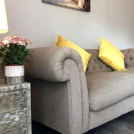 Newly Renovated 2 Bdr Near Haymarket, Free Parking