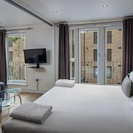 Staycity West End Hotel 4*