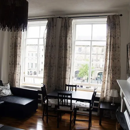 Niddry Street Apartment