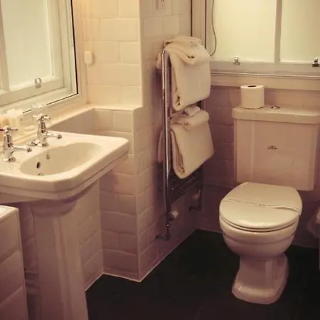 B+B Edinburgh 4*