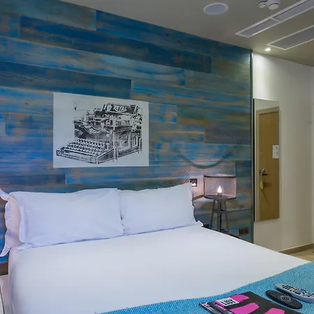 Stay Central Hotel