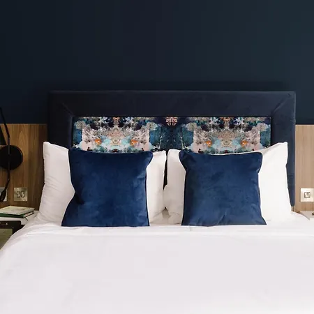 Heeton Concept Queen Street 4*