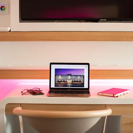 Yotel Hotel 4*