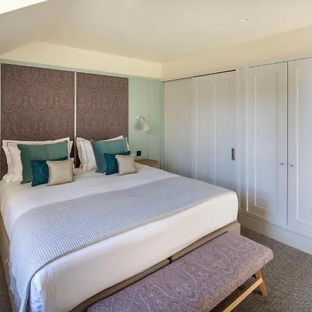 Abbey Apartments, At Holyrood 4* Эдинбург