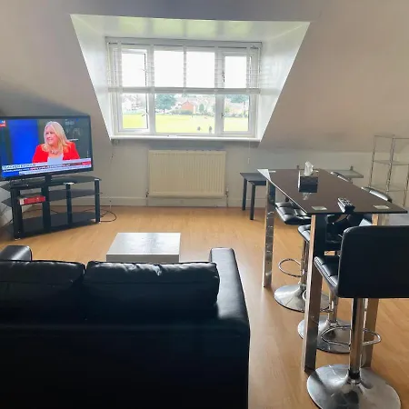 1 Bed Flat At Drum Street * Edinburgh