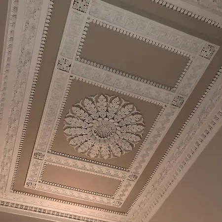 Private Guest In Georgian Townhouse In Centre