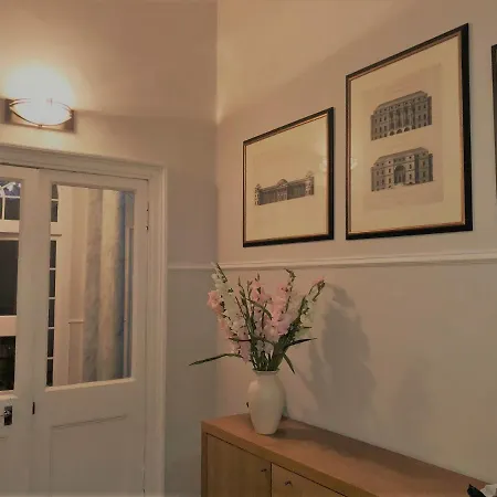 Private Guest In Georgian Townhouse In Centre