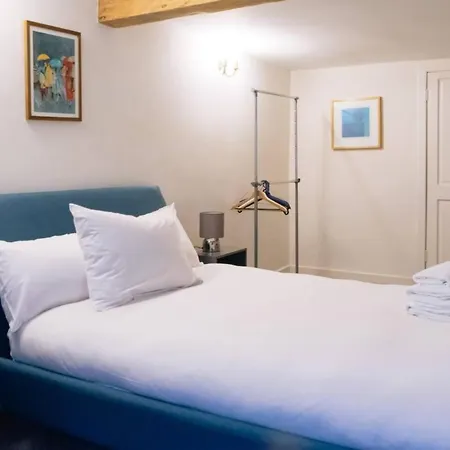 Spacious & Welcoming 2bd Flat -