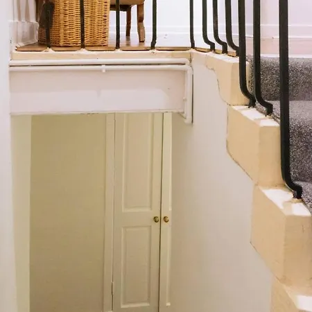 Spacious & Welcoming 2bd Flat -