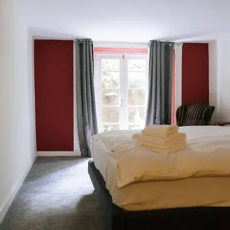 Spacious & Welcoming 2bd Flat - Edinburgh