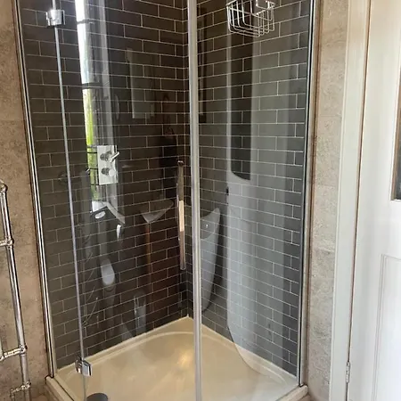 Private Guest In Georgian Townhouse In Centre Privat bolig *