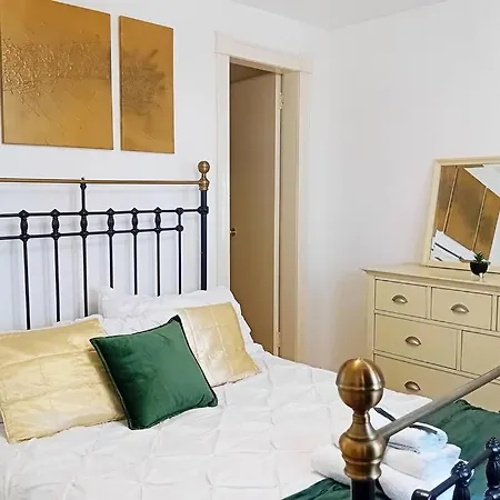 Unique 3 Bedroom Entire House Near Royal Mile 아파트