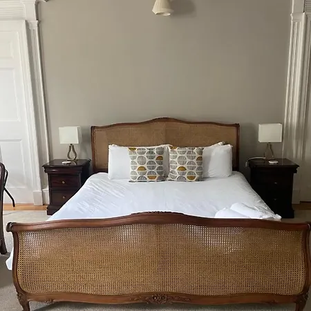 Séjour chez l'habitant Private Guest In Georgian Townhouse In Centre *