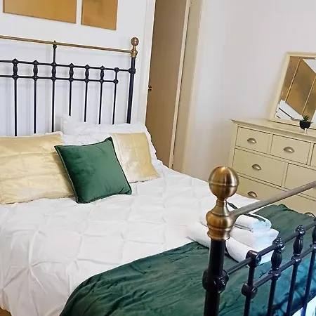Unique 3 Bedroom Entire House Near Royal Mile *