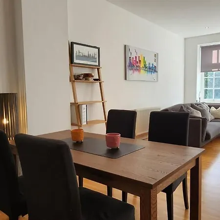 Spacious 2 Bedroom Apartamento
