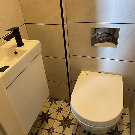 - Close To Everything! Apartment