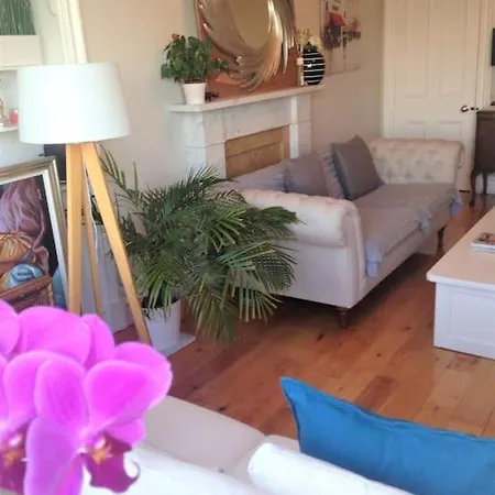 Superb 3 Bed Near Botanic Gardens Apartment