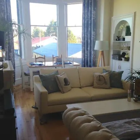 Superb 3 Bed Near Botanic Gardens Apartment Edinburgh