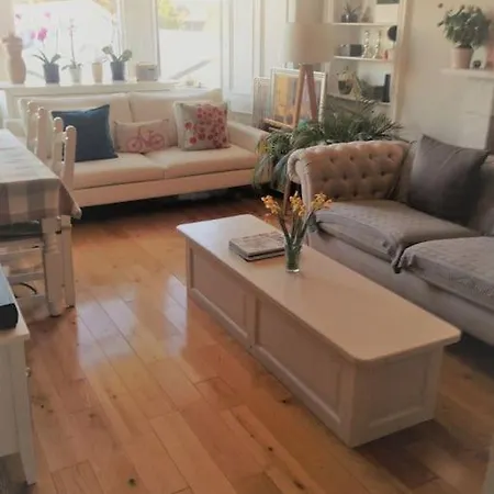 Superb 3 Bed Near Botanic Gardens Apartment Edinburgh
